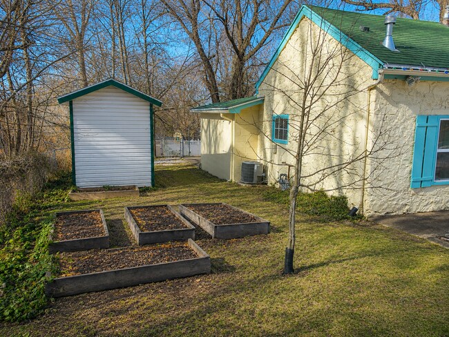 Building Photo - 557 N 400 E