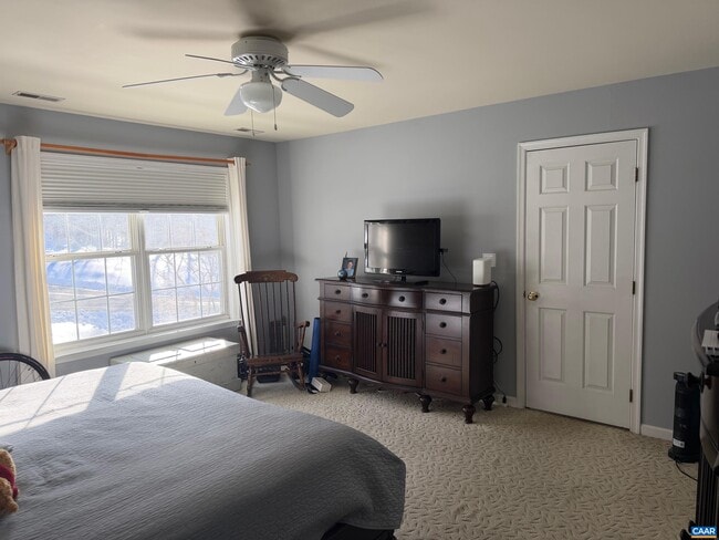 Building Photo - 136 Goldenrod Ct