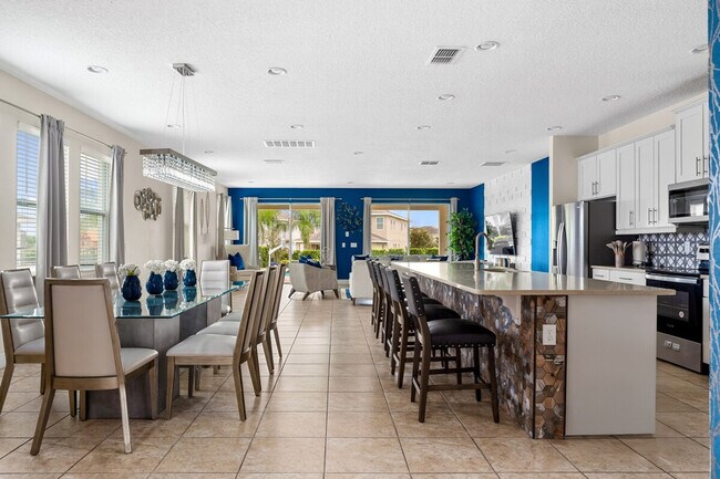 Building Photo - 421 Burma St