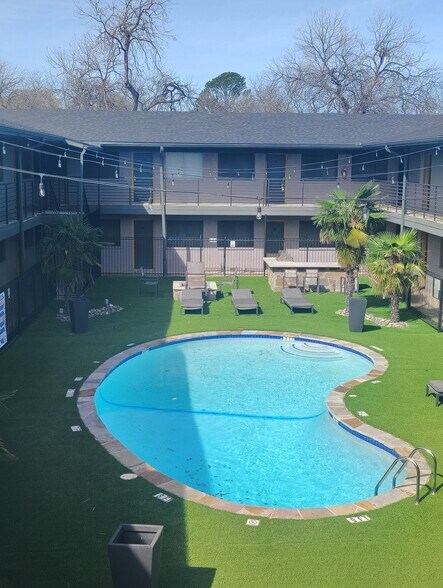 Building Photo - 412 Summit Ave