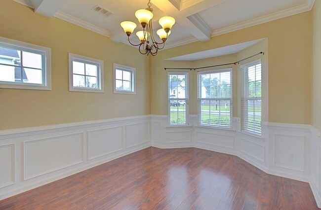 Building Photo - 935 Mustang Ln NE