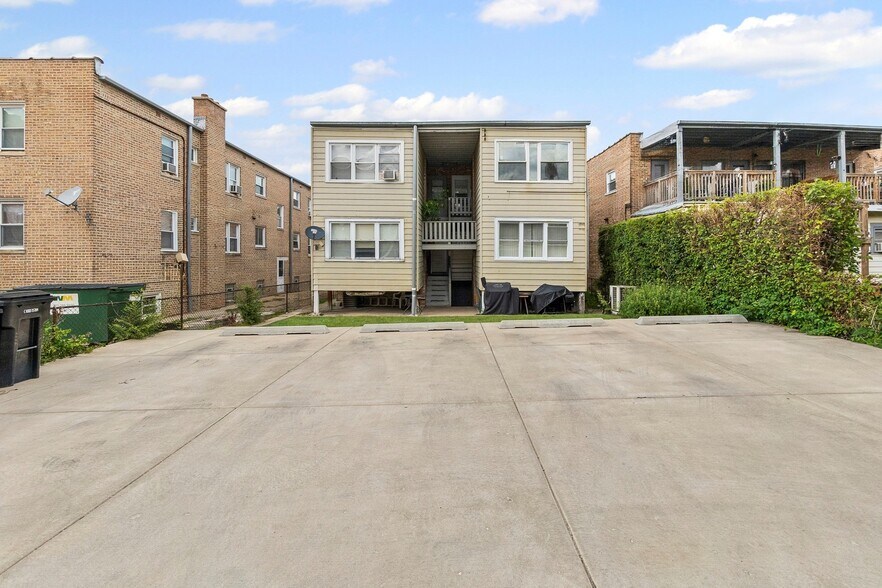 Building Photo - 2553 W Summerdale Ave