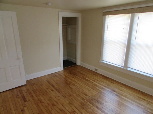 Building Photo - Spacious Madison 4-Bedroom Near Camp Randa...