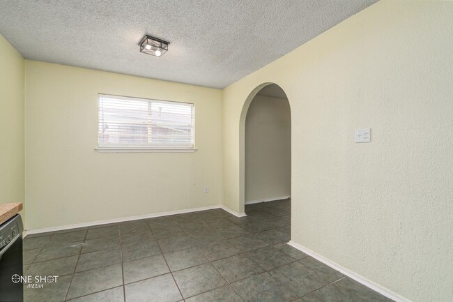 Building Photo - 2649 Garfield Ave