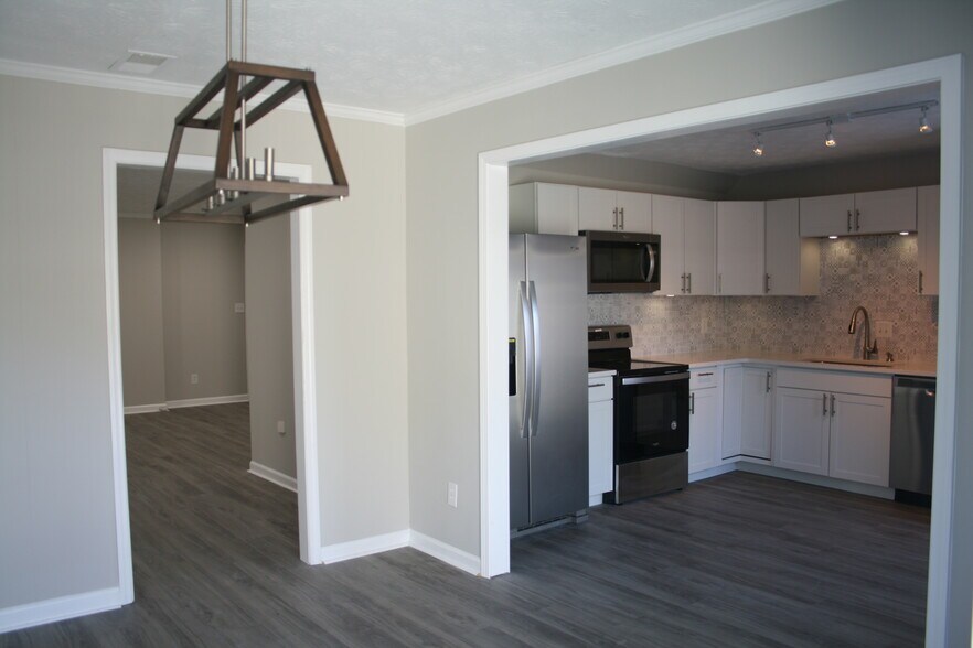 Building Photo - 340 Winding River Dr