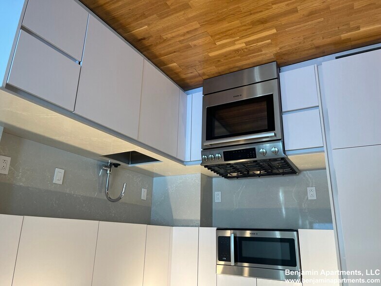 Building Photo - 1410 Columbia Rd