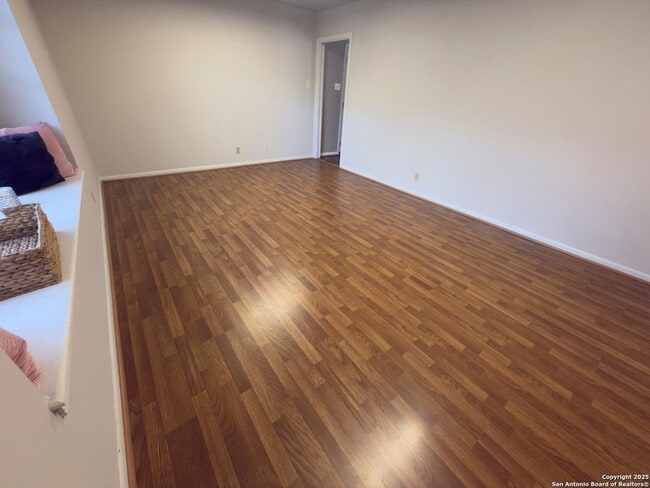 Building Photo - 11022 Dreamland Dr
