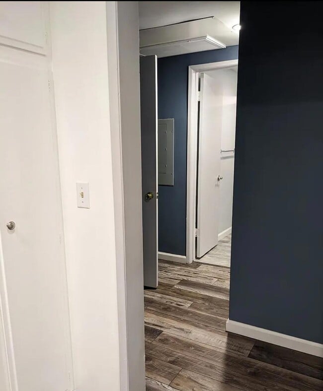 Building Photo - READY TO  MOVE IN!!