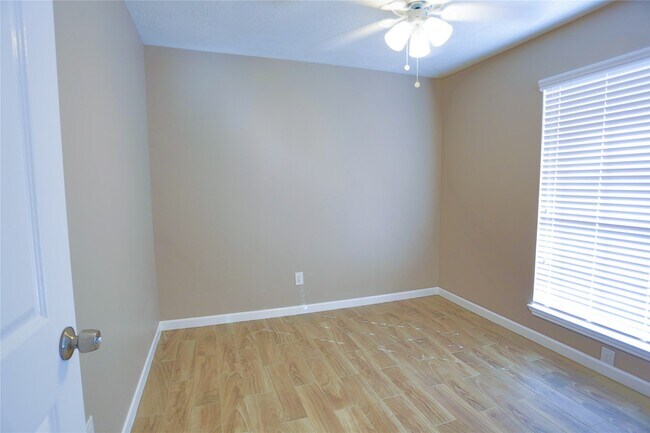 Building Photo - 7007 Glen Rosa Dr