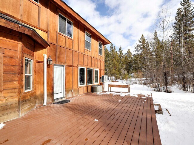 Building Photo - 235 Moonridge Dr