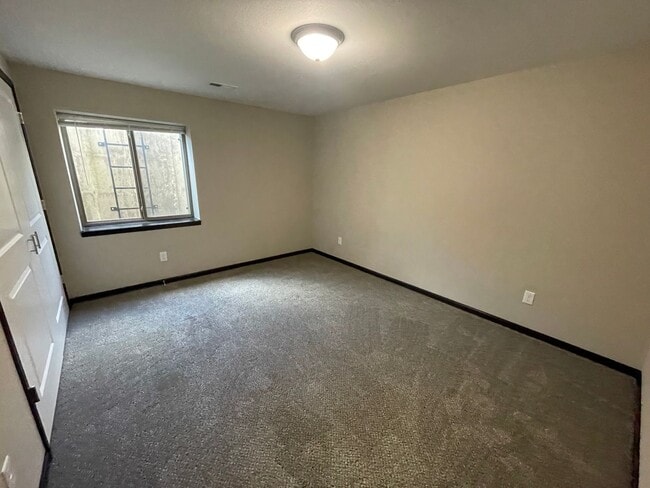 Building Photo - 12801/03 E Timber Lake Rd