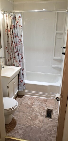 Bathroom - 17263 Larimer St