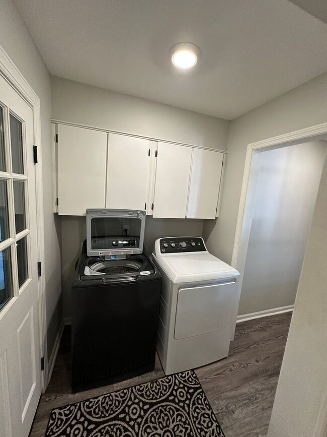 Building Photo - 289 Woodmont Dr