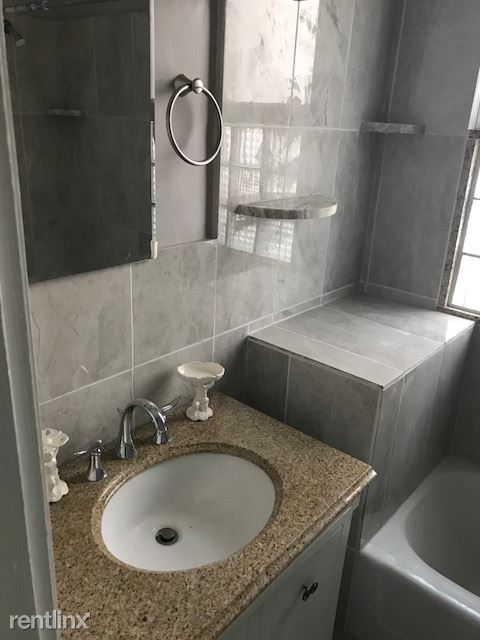 Building Photo - 2 br, 1 bath House - 617 East Moulton street