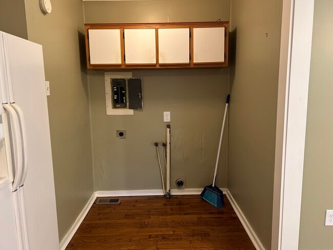 Building Photo - 408 Palm Dr