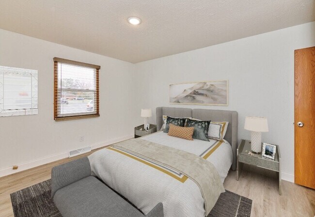 Building Photo - 601 Rizek Dr