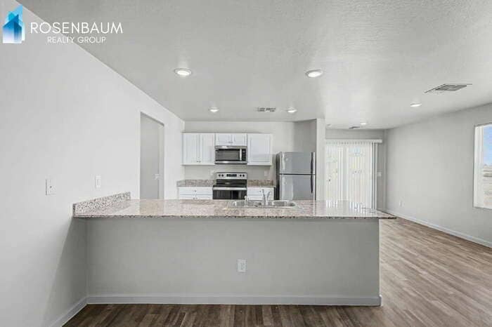Building Photo - 3520 N La Paz Dr