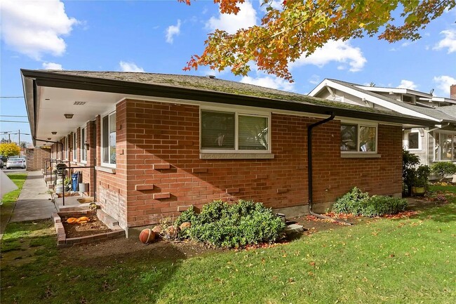 Building Photo - 808 Ryan Ave