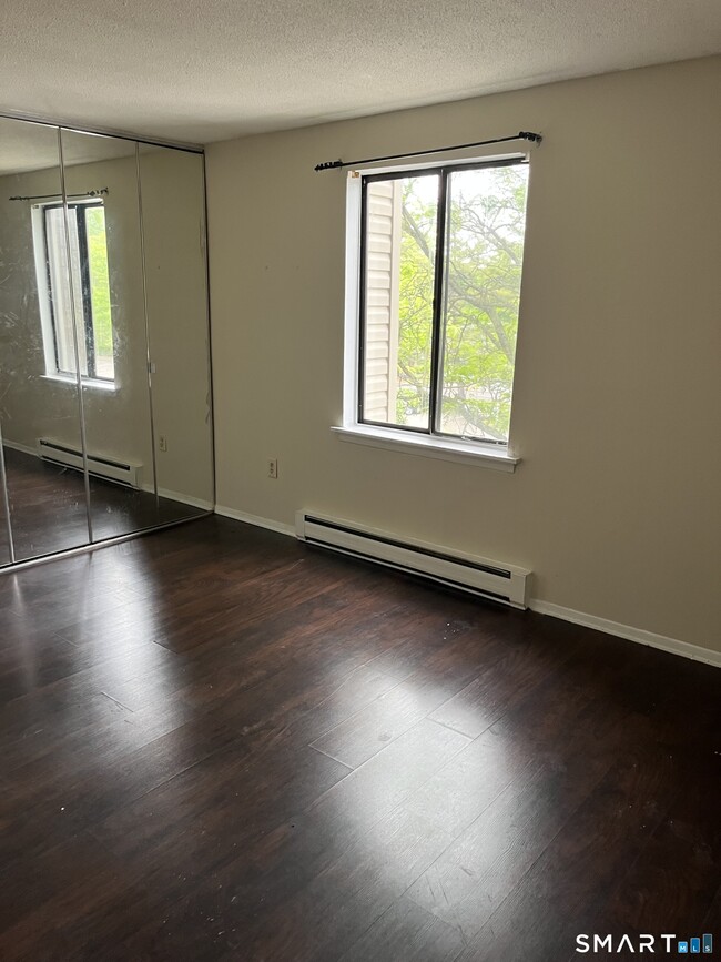 Building Photo - 135 Burgundy Hill Ln