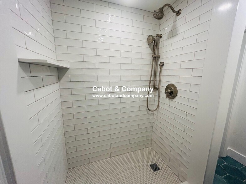 Building Photo - 104 Appleton St