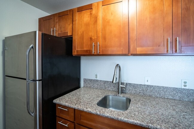 Building Photo - 2 bed/1 bath Unfurnished condo in Pet Friendly Keonekai Villages