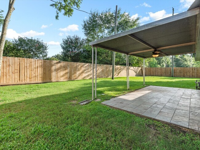 Building Photo - 9811 Charter Ridge Dr