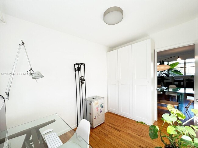 Building Photo - 1255 Marseille Dr