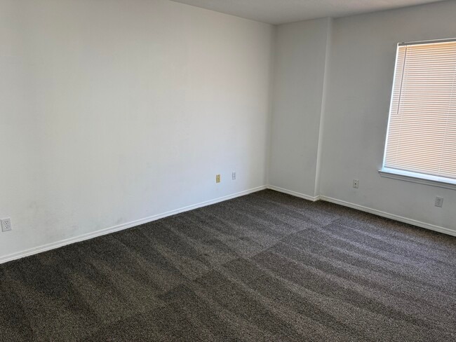 Building Photo - 4808 Driftwood Ave NW