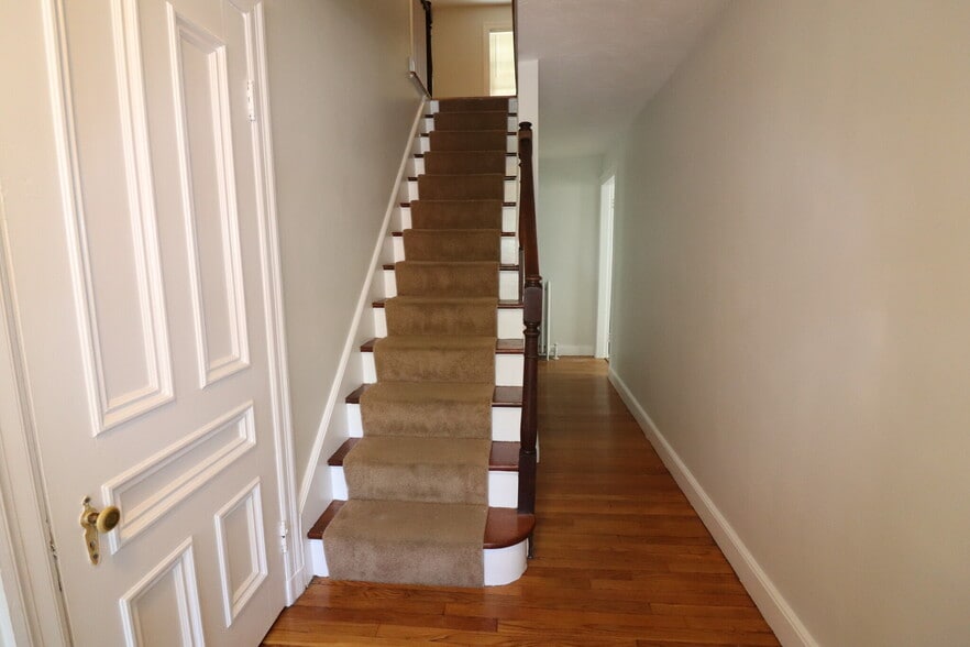 Building Photo - 72 Summit Ave