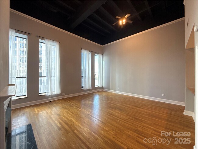 Building Photo - 127 N Tryon St