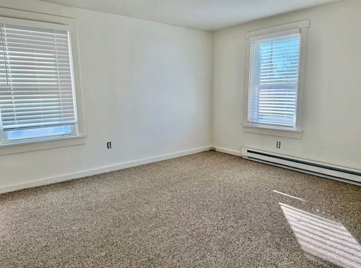 Building Photo - 11 Meadow St