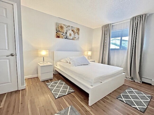 Building Photo - Furnished Cozy 1 Bedroom / 1 Bath Condo - ...