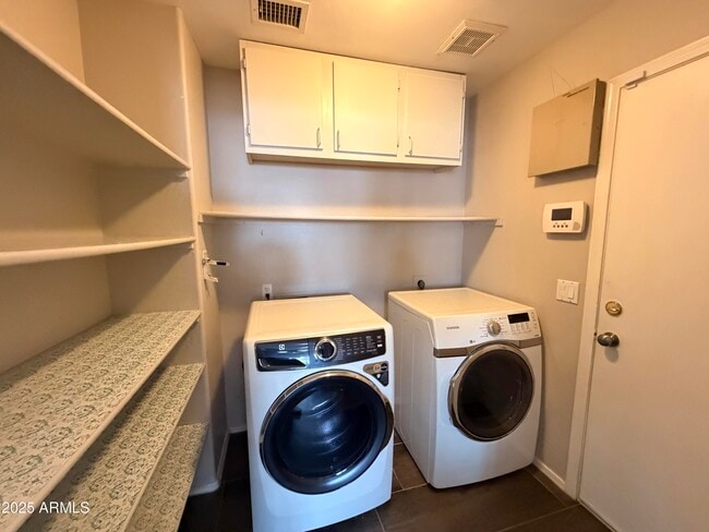 Building Photo - 8461 W Audrey Ln