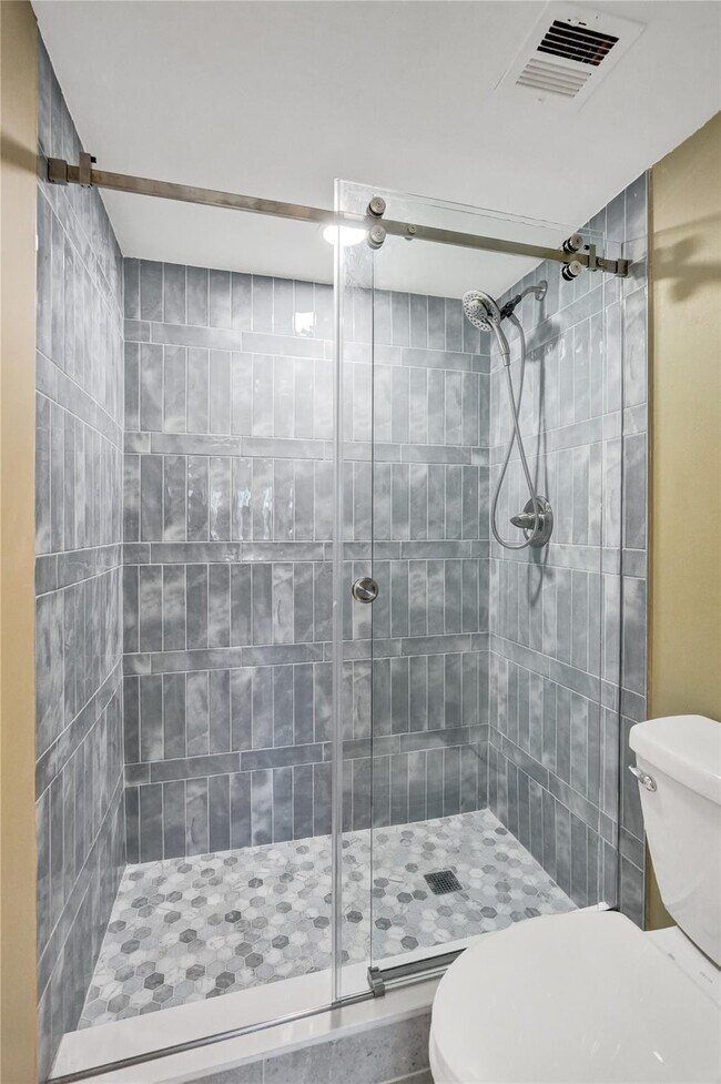 Building Photo - 1301 River Reach Dr