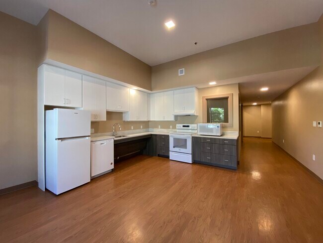 Building Photo - 83 Hanover St