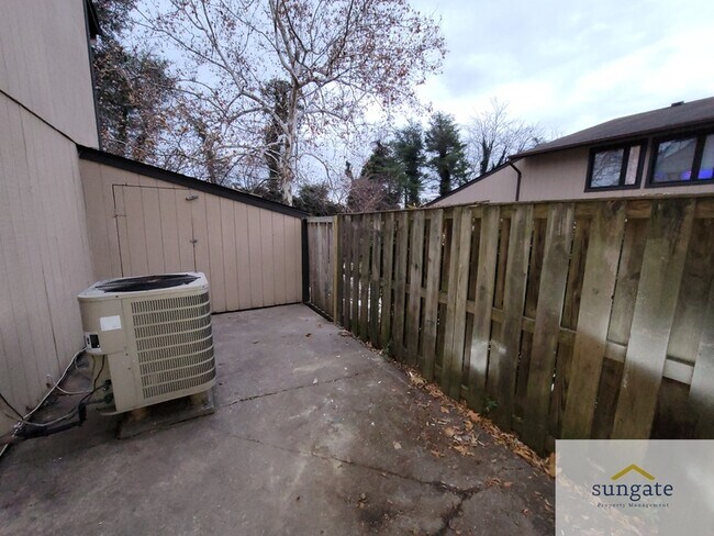 Building Photo - 488 West Ct