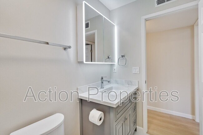 Building Photo - 3806 Century Dr
