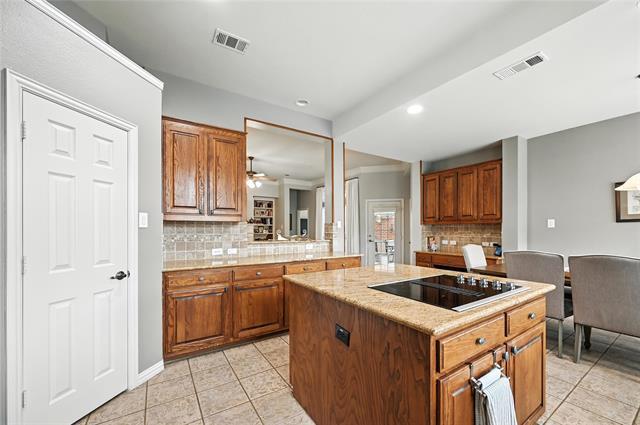 Building Photo - 643 Aspen Ct