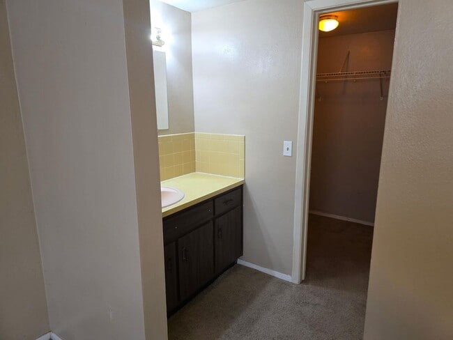Building Photo - Move-In Ready 2BR/2BA Triplex with Patio & Parking in Prime Location