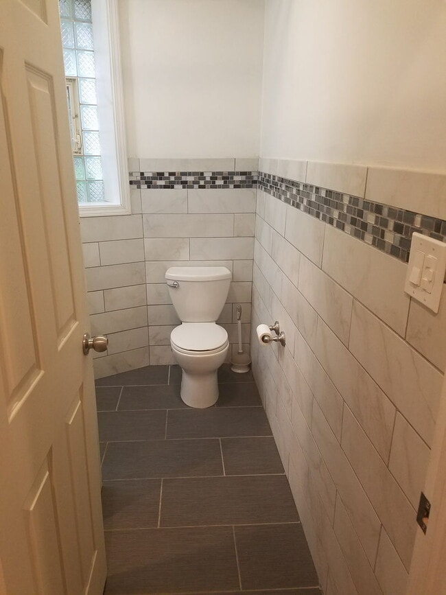 Building Photo - 4207 N Sawyer Ave