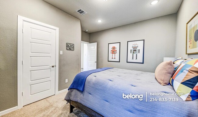 Building Photo - 422 Hazeltine Rd