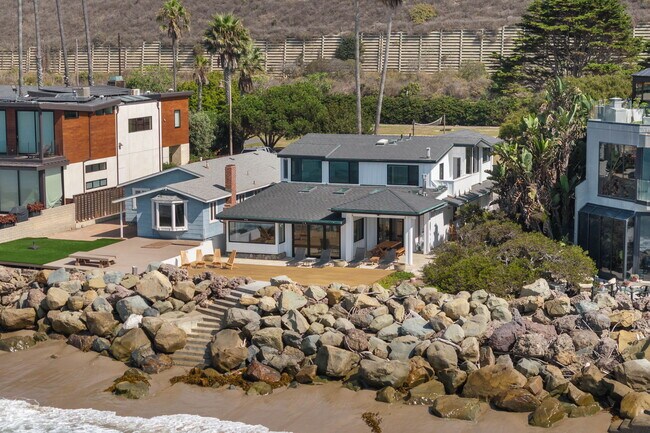 Building Photo - 2988 Solimar Beach Dr