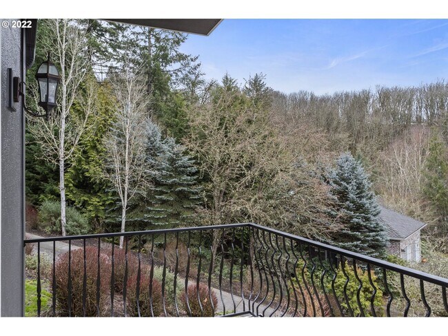 Building Photo - Bright & Beautiful Forest Heights Home with Gourmet Kitchen, Bonus Space & Private Cul-de-Sac Set...