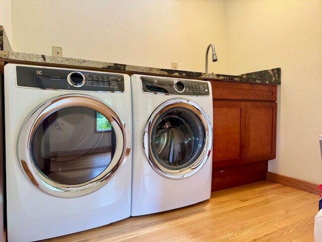 Building Photo - Luxury- Kona Hills Estates : Furnished Exquisite 3-Bedroom, 3.5 Bathroom Retreat