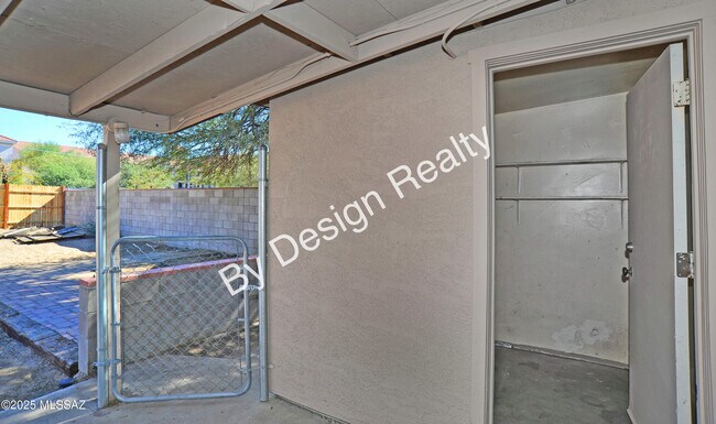 Building Photo - 7230 N Ulene Pl