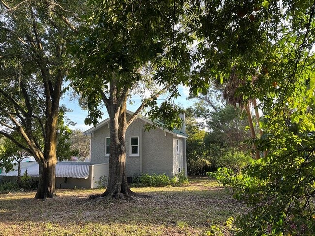 Building Photo - 302 W Wall St