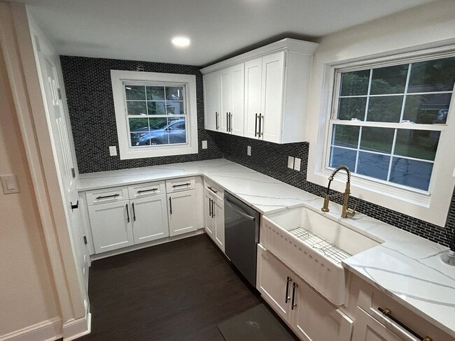 Building Photo - Available Soon! Ardmore WS, 4 Bedroom, 3 F...