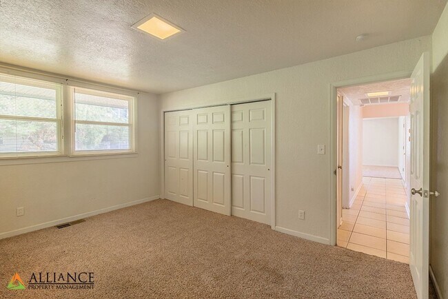 Building Photo - 1510 College Ave