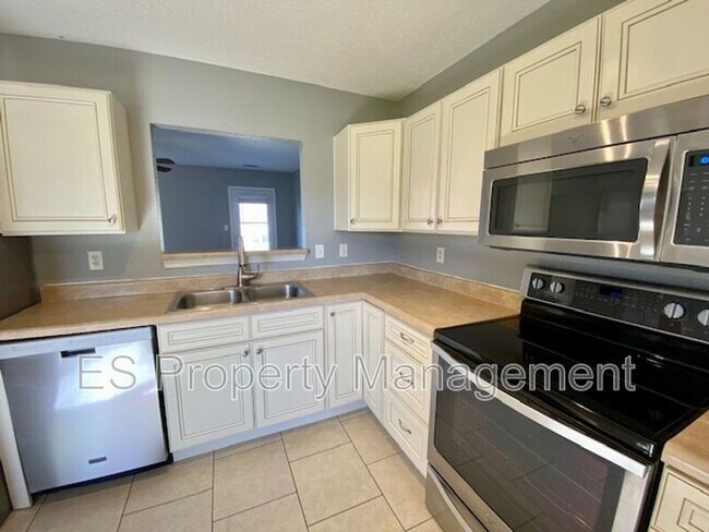 Building Photo - 4028 Dogwood Ln
