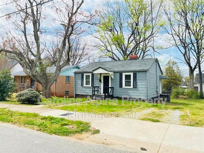 Building Photo - 606 S Ellis St